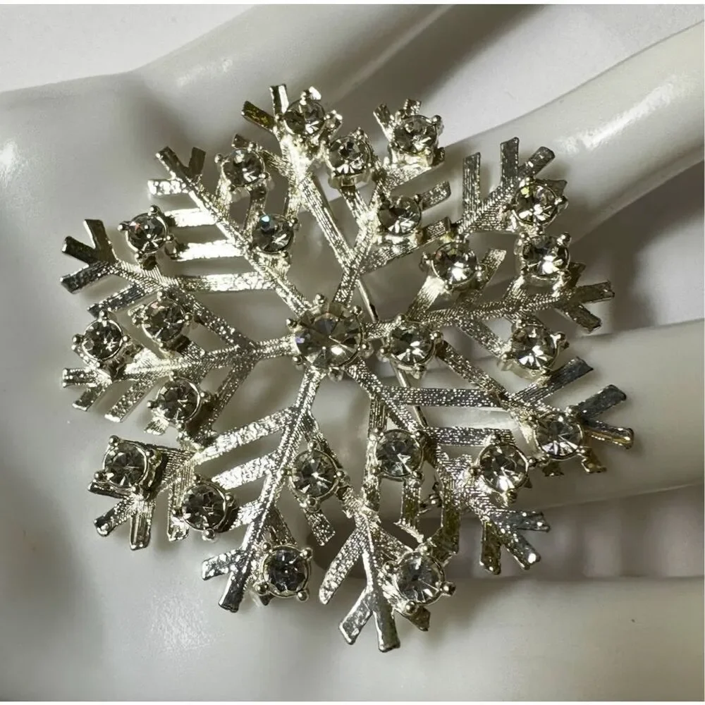 Vintage Snowflake Rhinestone Brooch – Eisenberg Ice Style